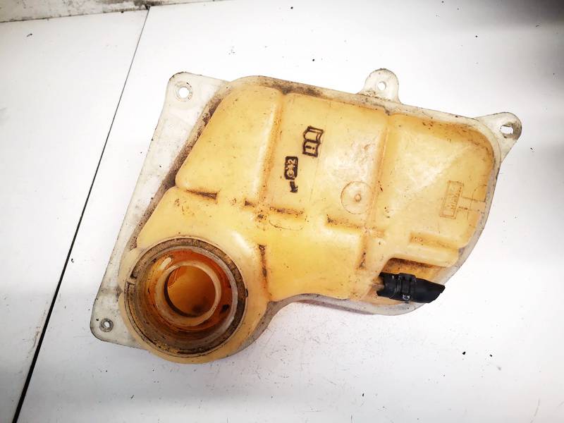 8D0121403L Volkswagen Passat 2004 Expansion Tank coolant (RADIATOR EXPANSION TANK BOTTLE )