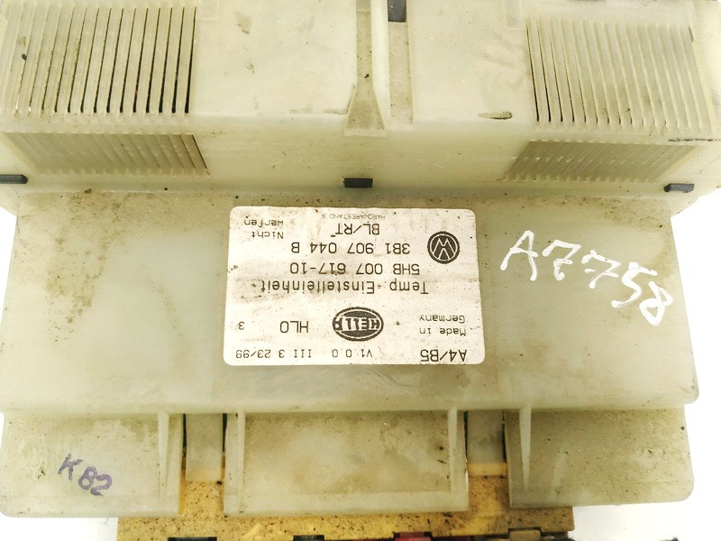 31907044B Volkswagen Passat 1999 Climate Control Panel (heater control switches) - Thumbnail 3