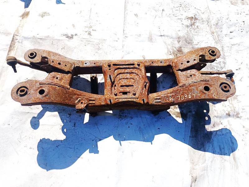 Toyota Avensis 2011 Traversas-Tiltas G.