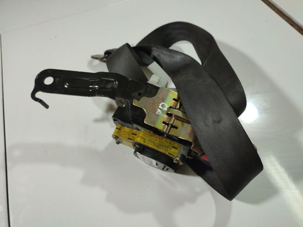 0426018 Mitsubishi Galant 1999 Seat belt - FRONT RIGHT