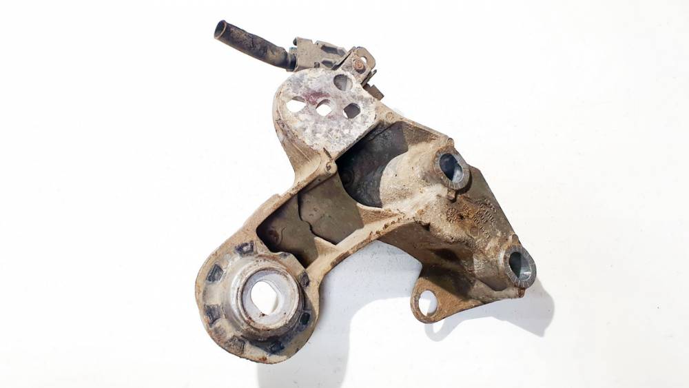 8E0199352F Audi A4 2004 Engine Mount Bracket and Gearbox Mount Bracket