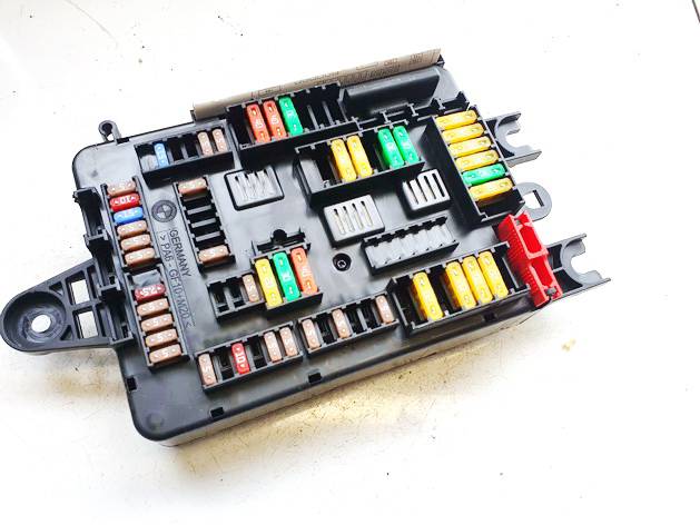 938907001 BMW 3-Series 2012 Fuse box