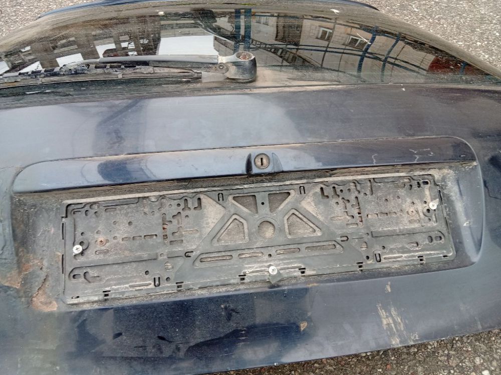 Audi A4 1996 Galinio dangcio isorine apdaila (numerio apsvietimas) G.