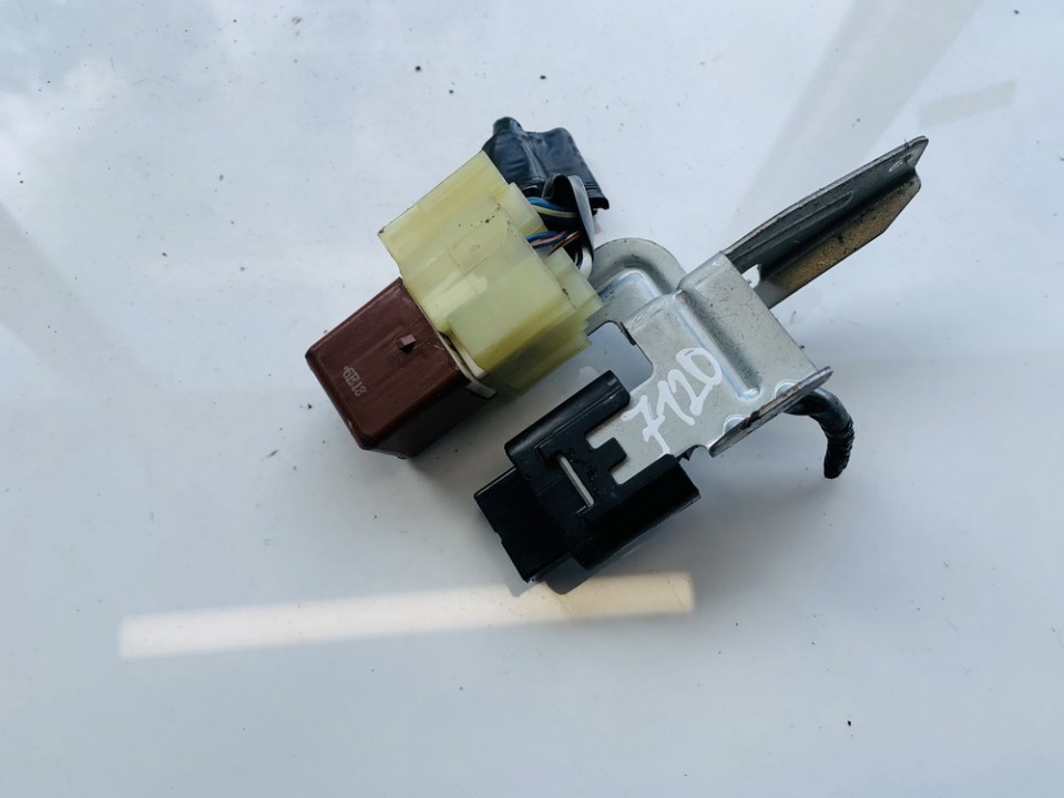 9098702016 Toyota Avensis Verso 2003 Relay module