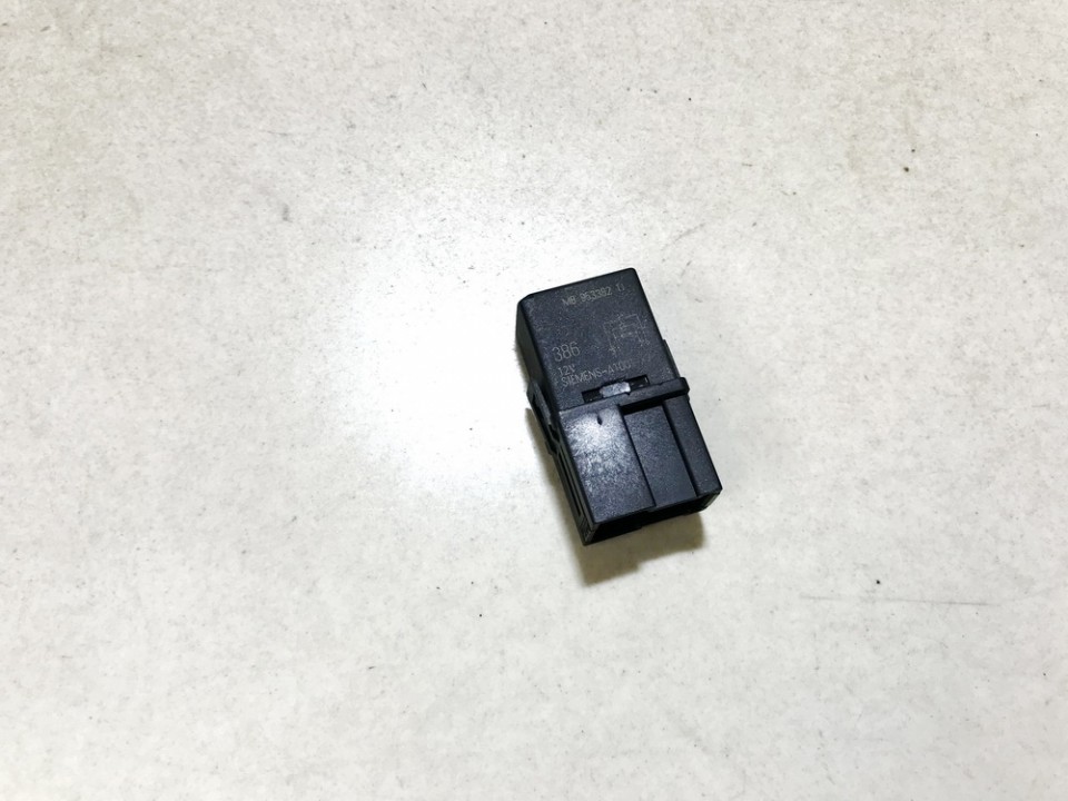 MB95338211 Volvo V40 1997 Przekaźnik