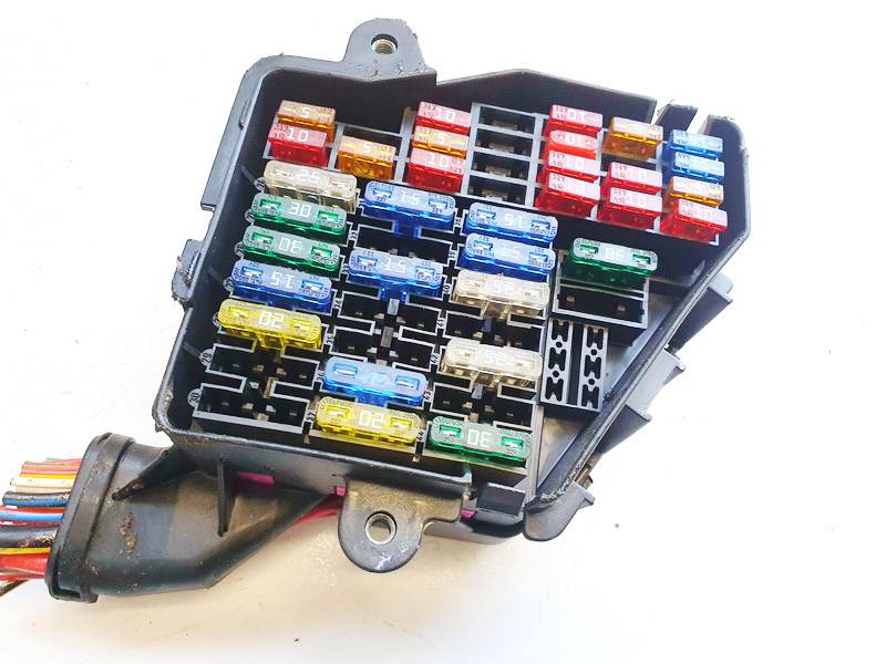 Volkswagen Passat 2005 Fuse box