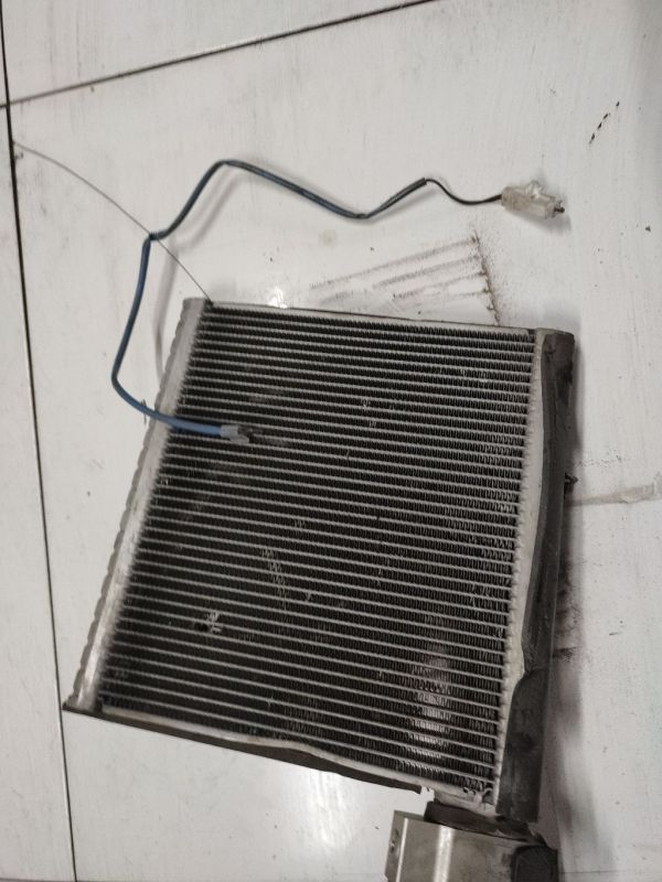 Toyota Corolla 2004 Air Conditioning Condenser - Thumbnail 3