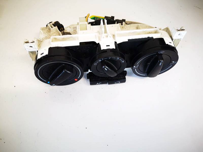 1J0820045F Volkswagen Golf 2000 Climate Control Panel (heater control switches)
