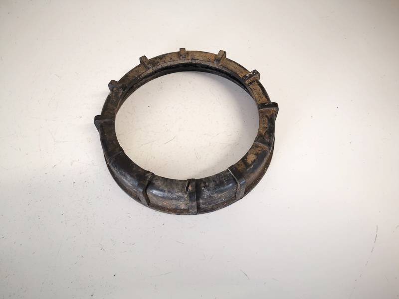 321201375A Volkswagen Touran 2005 Pierścień Mocujący Pompy Paliwa