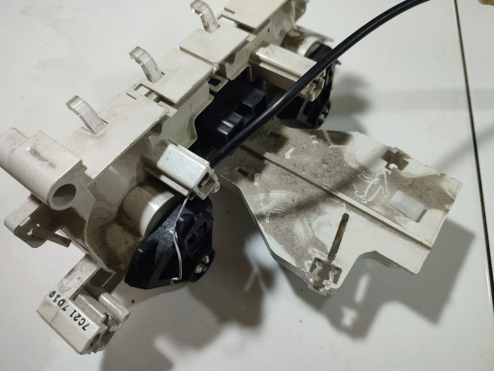 Daihatsu Materia 2010 Climate Control Panel (heater control switches) - Thumbnail 3