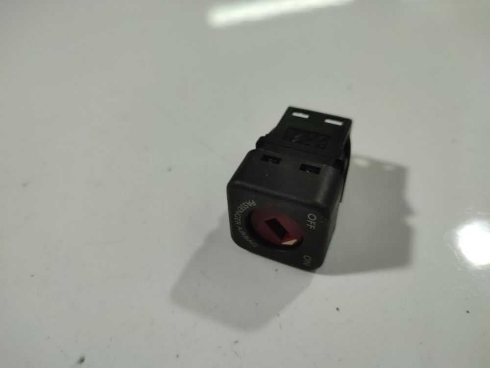 96373205XT Citroen DS3 2010 Turvatyynyn airbag merkkivalo palaa jatkuvasti tai vilkkuu