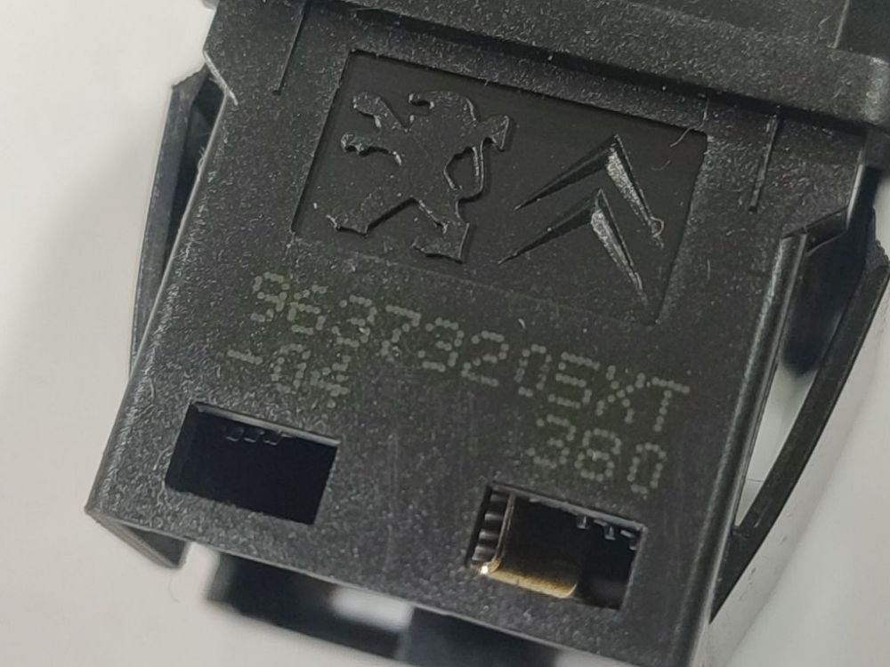 96373205XT Citroen DS3 2010 Turvatyynyn airbag merkkivalo palaa jatkuvasti tai vilkkuu - Thumbnail 4