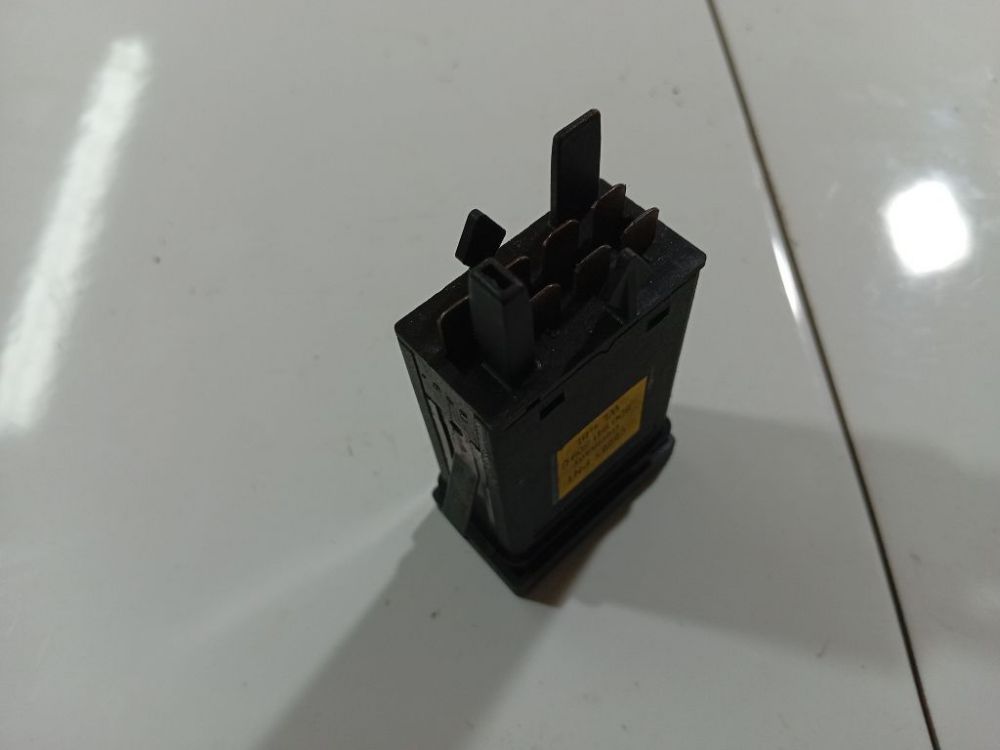 8D0941509C Volkswagen Passat 1999 Hazard switch - Thumbnail 3