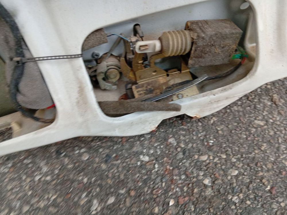 Ford Galaxy 1998 Aizmugurējā vāka slēdzene - AIZMUGURE - Thumbnail 2