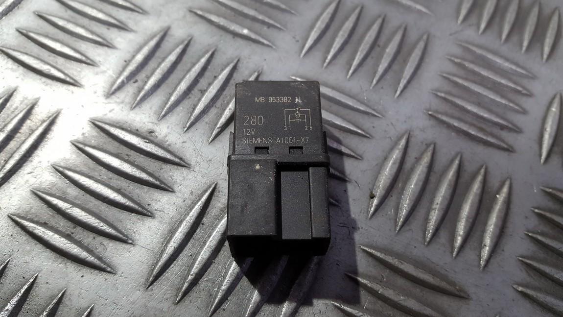 MB95338211 Mitsubishi Pajero Pinin 2001 Przekaźnik