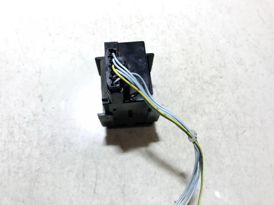 153644 used Hazard switch Toyota Corolla 2003 10EUR EIS00744572 Used