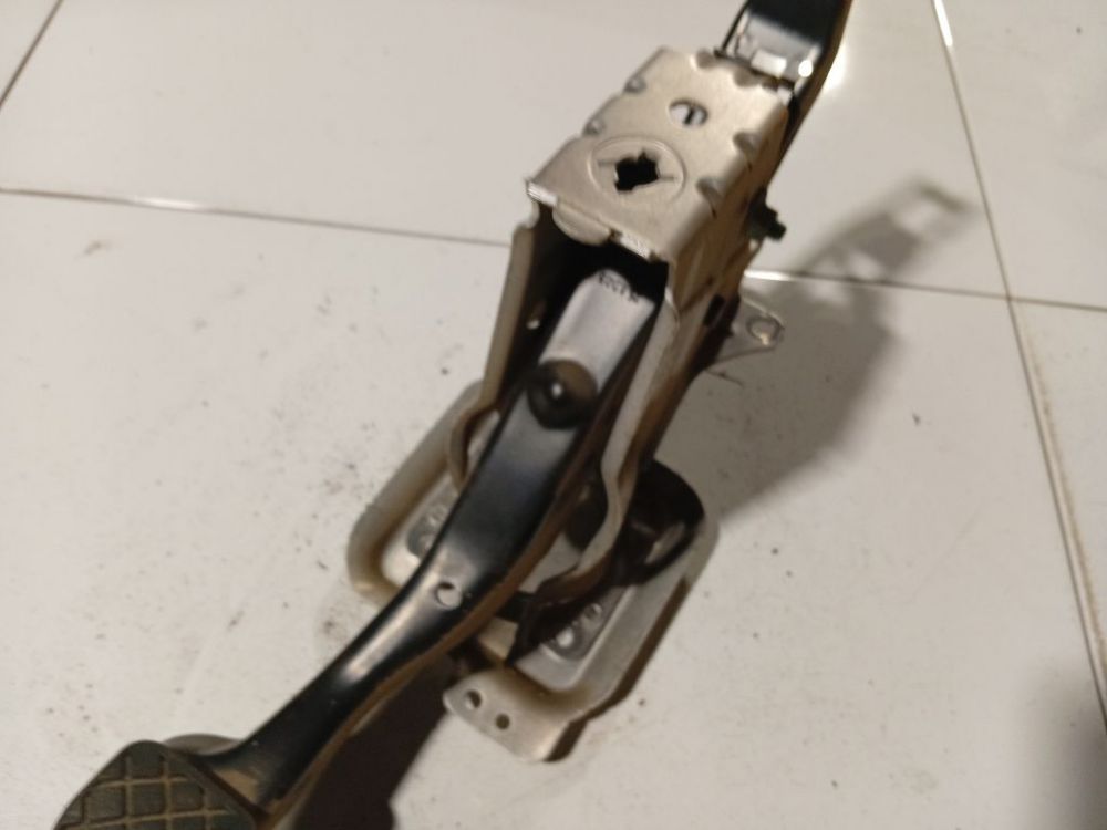 1K1721057N Skoda Octavia 2005 Pedal work, Brake pedal, Pedal bracket, Clutch pedal - Thumbnail 3