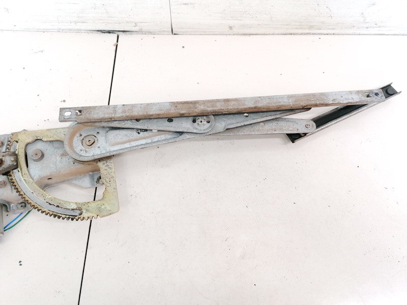 Kia Sorento 2005 Durvju loga pacēlājs - PRIEKŠA PA LABI