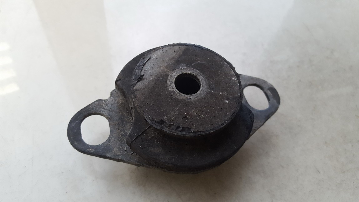 8200089697 Renault Clio 2003 Engine Mounting and Transmission Mount (Engine support)