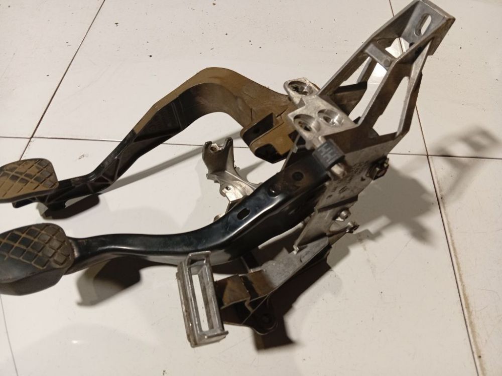 8D1721117E Audi A6 1997 Bremžu pedālis - Thumbnail 3