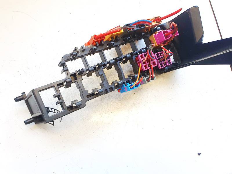 8D1937545 Volkswagen Passat 2005 Boîte à fusibles - Thumbnail 3