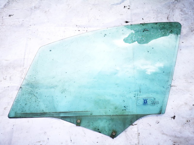 Peugeot 307 2005 Durvju stikls - PRIEKŠA PA KREISI