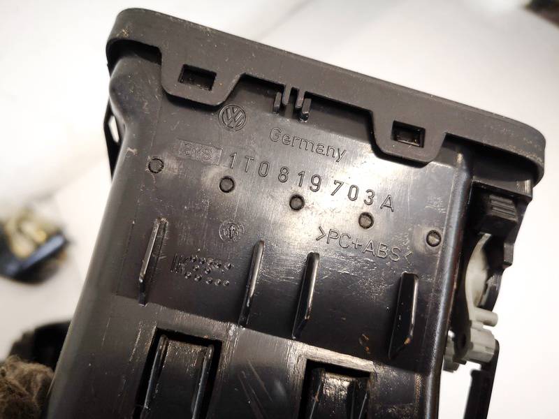 1T0819703A Volkswagen Touran 2005 Dash Vent (Air Vent Grille) - Thumbnail 3