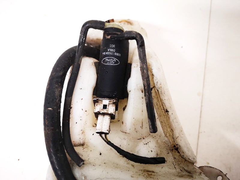 93BB17K624BA Ford Focus 2000 Windshield Windscreen Washer Pump