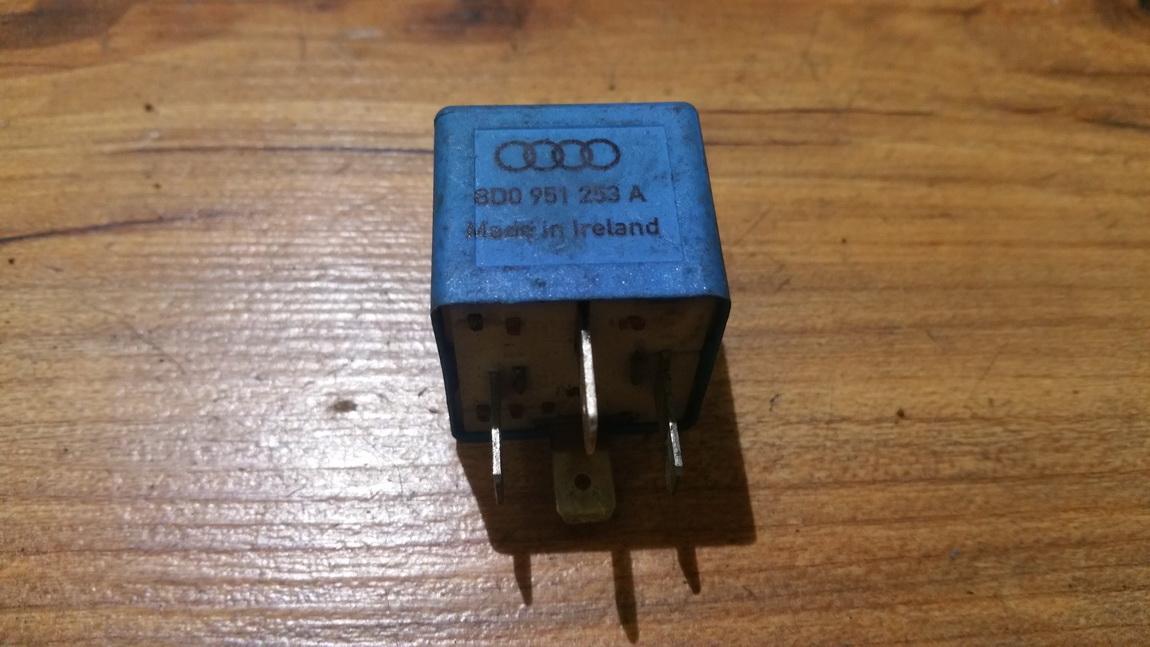 8D0951253A Volkswagen Passat 2002 Relay module