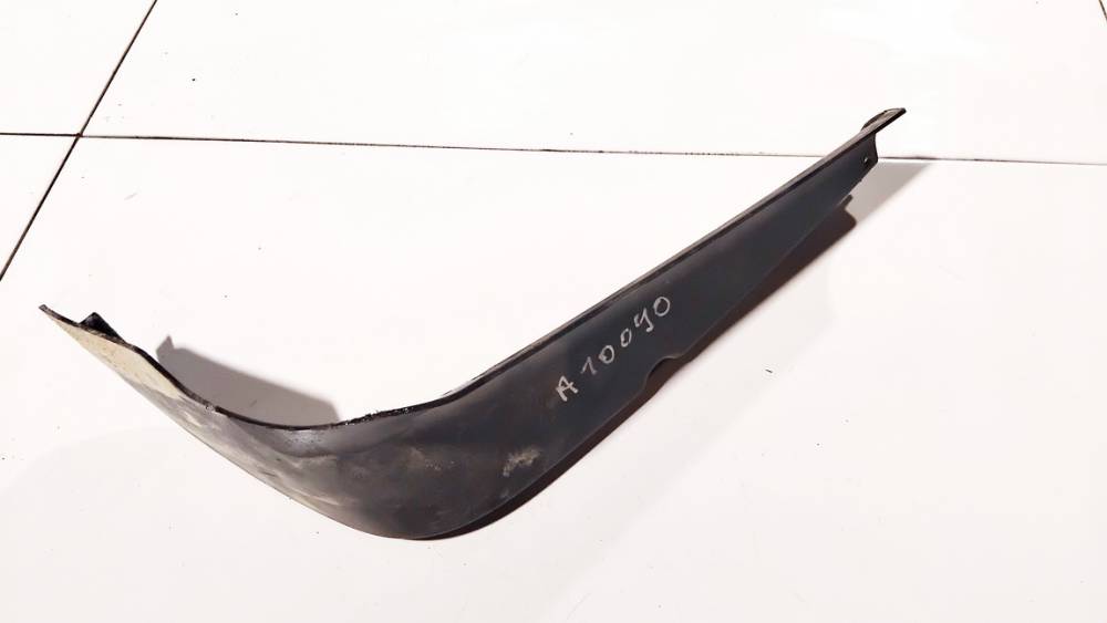 1K0915333B Volkswagen Touran 2004 Takavalon valaisimen muotolista - TAKANA VASEMMALLA