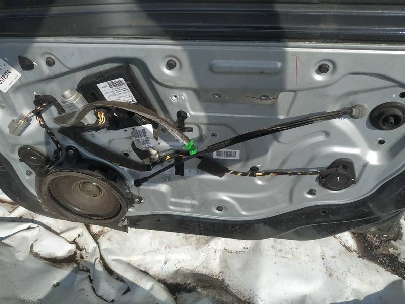 0572374 Volvo V50 2004 Durvju loga pacēlājs - PRIEKŠA PA LABI