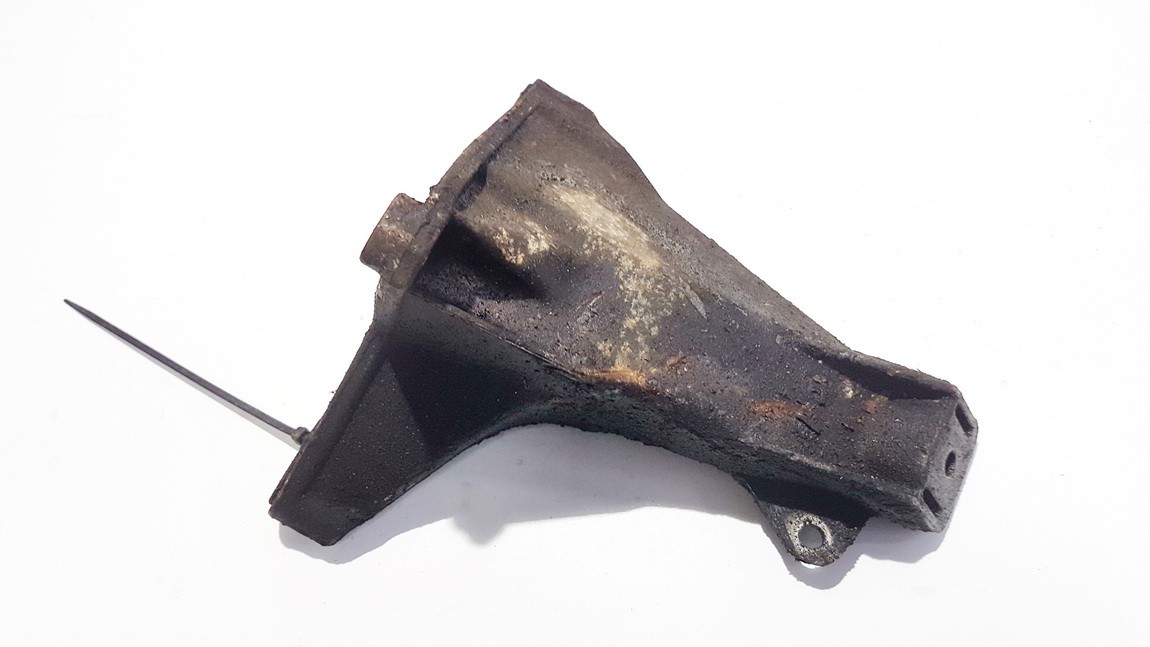 8D0199308L Volkswagen Passat 1997 Engine Mount Bracket and Gearbox Mount Bracket