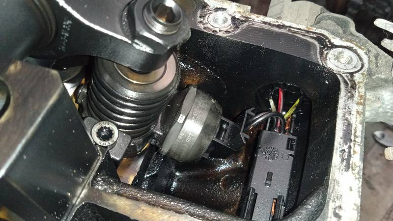 038130073BN Volkswagen Polo 2008 Wtryskiwacz Paliwa