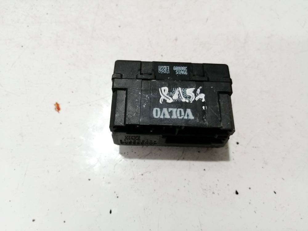 200000 Volvo S80 1999 Relay module