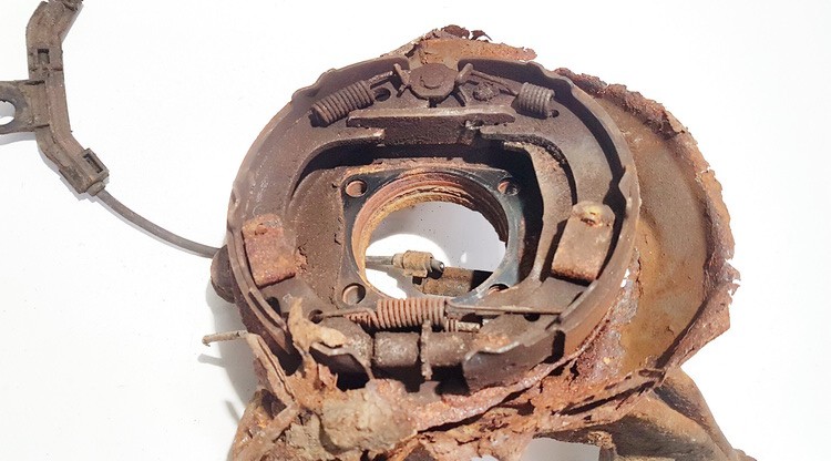 Toyota Avensis 2004 frein de stationnement