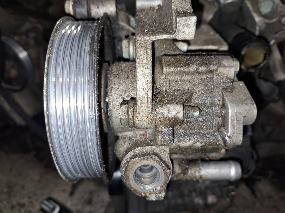 038145255B Volkswagen Golf 1997 Pump assembly - Power steering pump