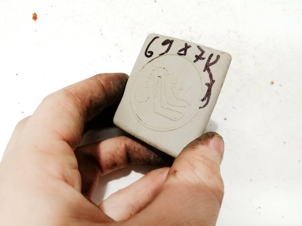 A1649246037 Mercedes-Benz R-CLASS 2007 PLASTICOS-Otros repuestos del interior