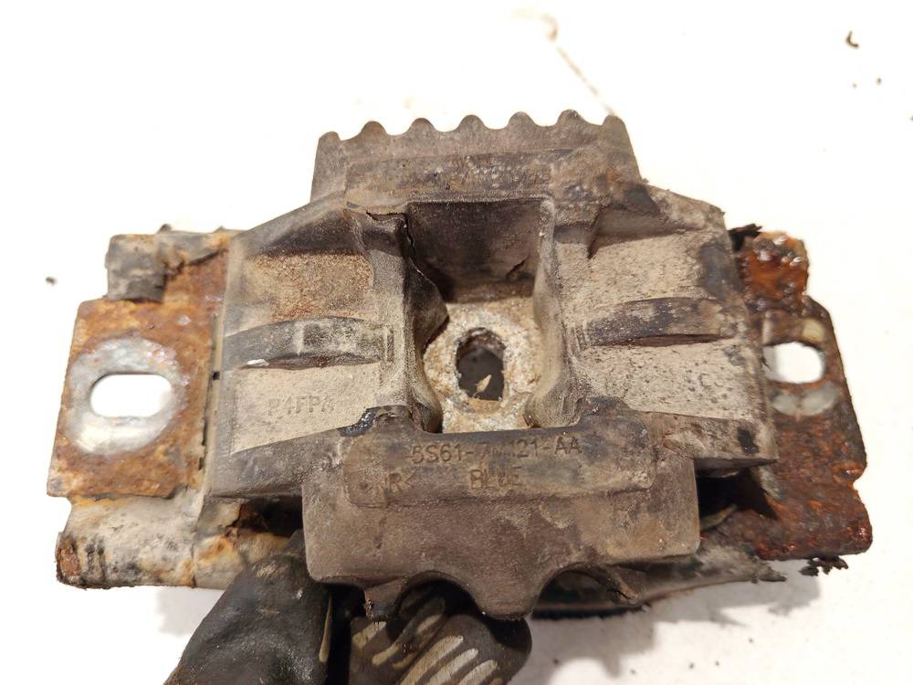 5S617M121AA Ford Fusion 2004 Variklio pagalves bei Greiciu dezes pagalves - Thumbnail 3