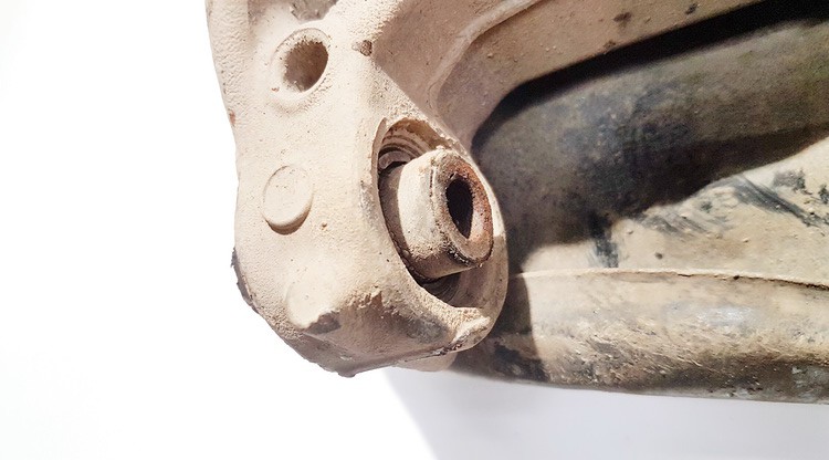 Volkswagen Passat 2006 Steering Knuckle - REAR LEFT - Thumbnail 2