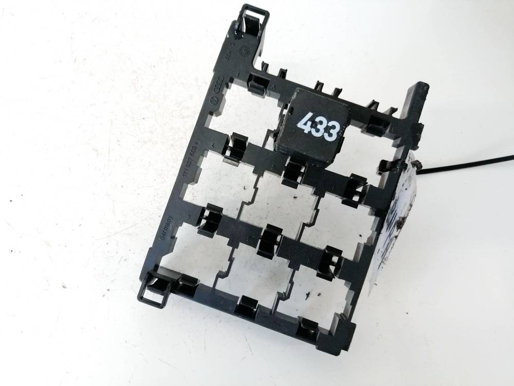 1T1937503A Volkswagen Golf Plus 2005 Fuse box
