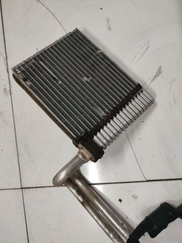 Ford Grand C-Max 2011 Condenseur de climatisation - Thumbnail 4