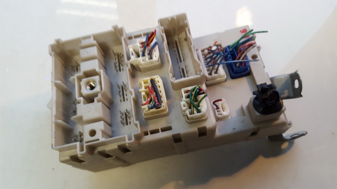 8273342061 Toyota RAV-4 2005 Fuse box