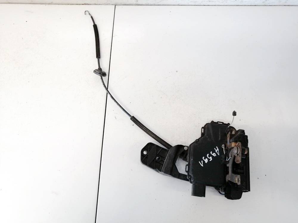 117666102 Volkswagen Passat 2001 Oven Lukko - EDESSÄ VASEMMALLA