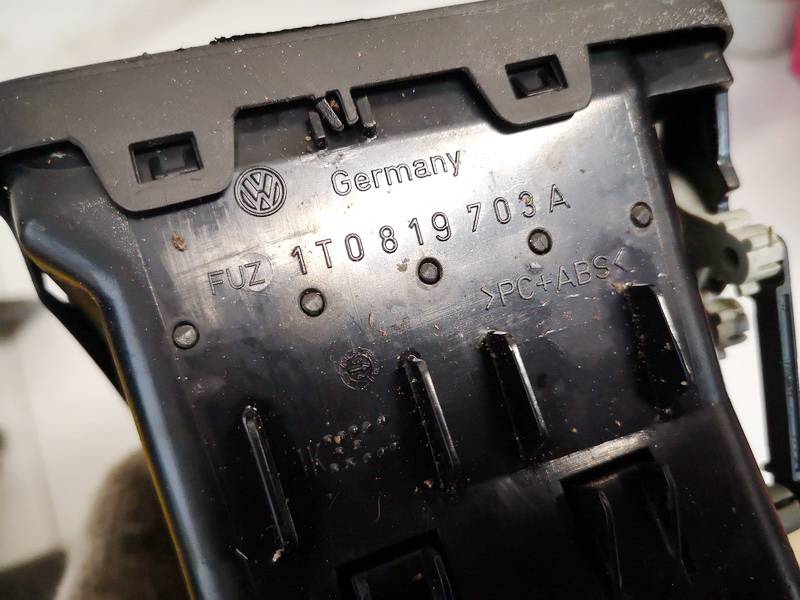 1T0819703A Volkswagen Touran 2004 Dash Vent (Air Vent Grille) - Thumbnail 3