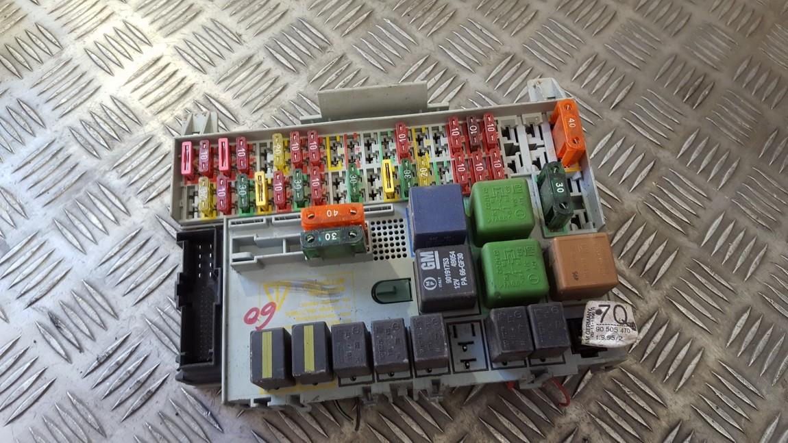 90504534 Opel Vectra 1996 Fuse box