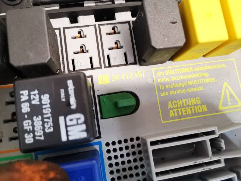 24412497 Opel Astra 2004 Fuse box - Thumbnail 2