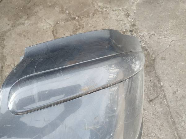 Toyota Avensis 2004 Puskurin muovilista - TAKANA OIKEALLA