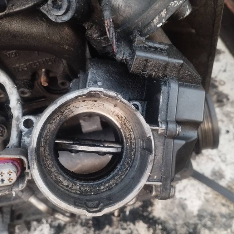 03G128063A Volkswagen Passat 2007 Suurella Virtaamalla Varustettu Kaasuläpän