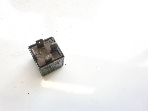 8D0951253A Volkswagen Passat 2001 Relay module - Thumbnail 3