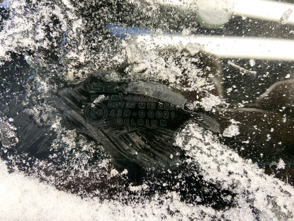 43R00021 Volvo V40 2001 Corner quarter window glass - REAR LEFT - Thumbnail 3